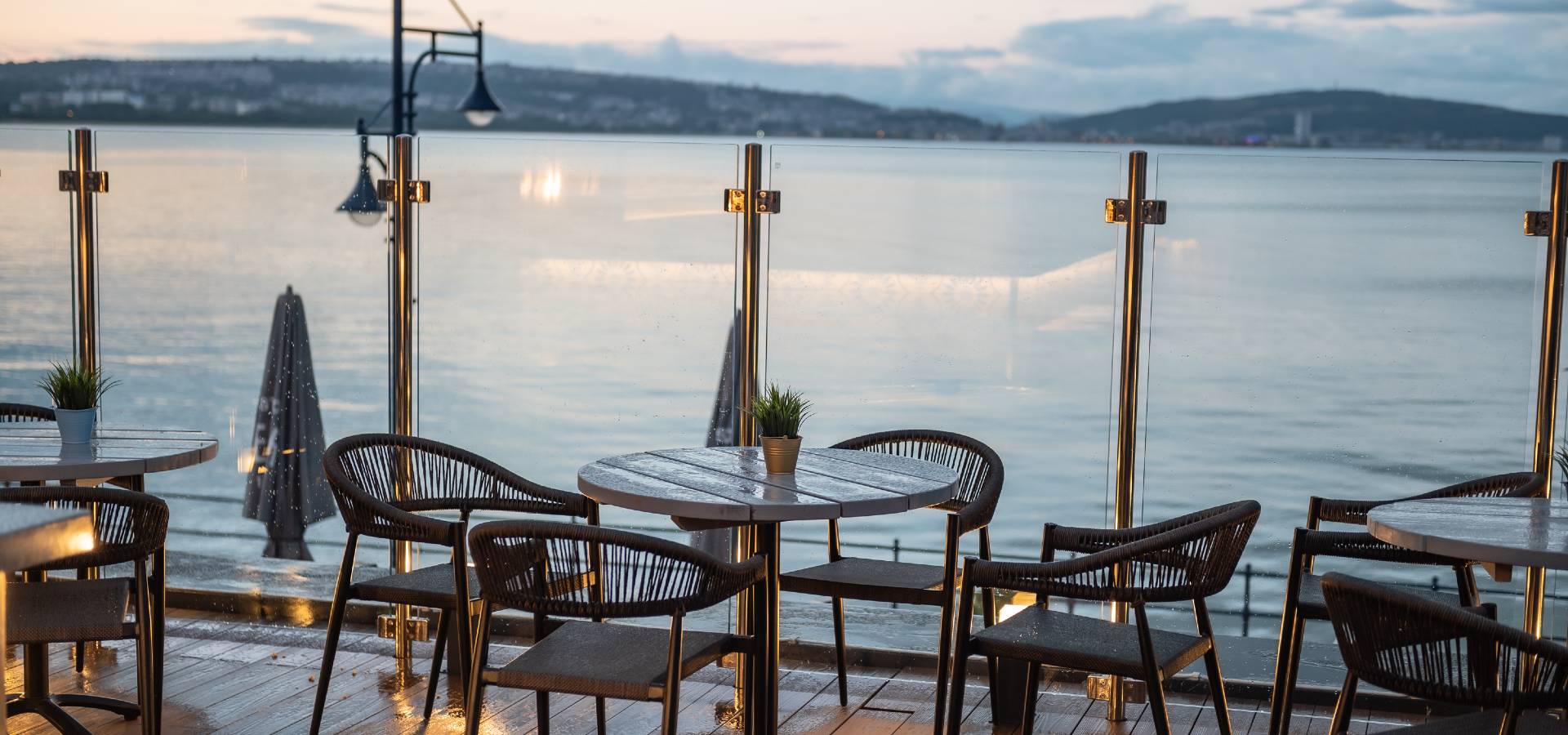 The Oyster House Pub with 16 Boutique Rooms in Swansea